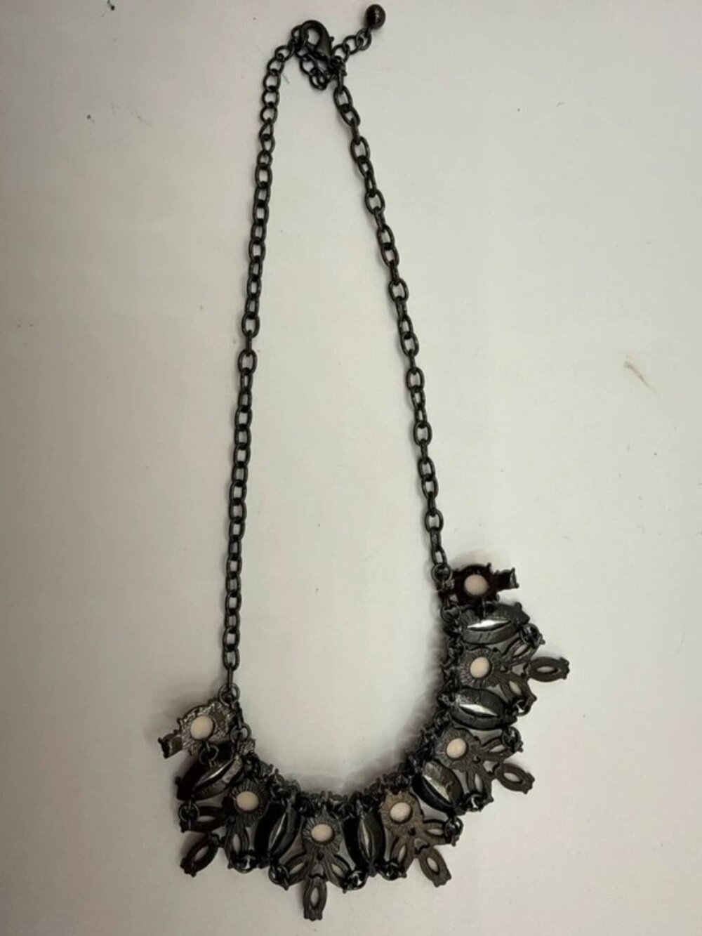 Vintage Y2K Gunmetal White & Cream Resin Statement Bib Necklace 18-21” - Picture 3 of 4